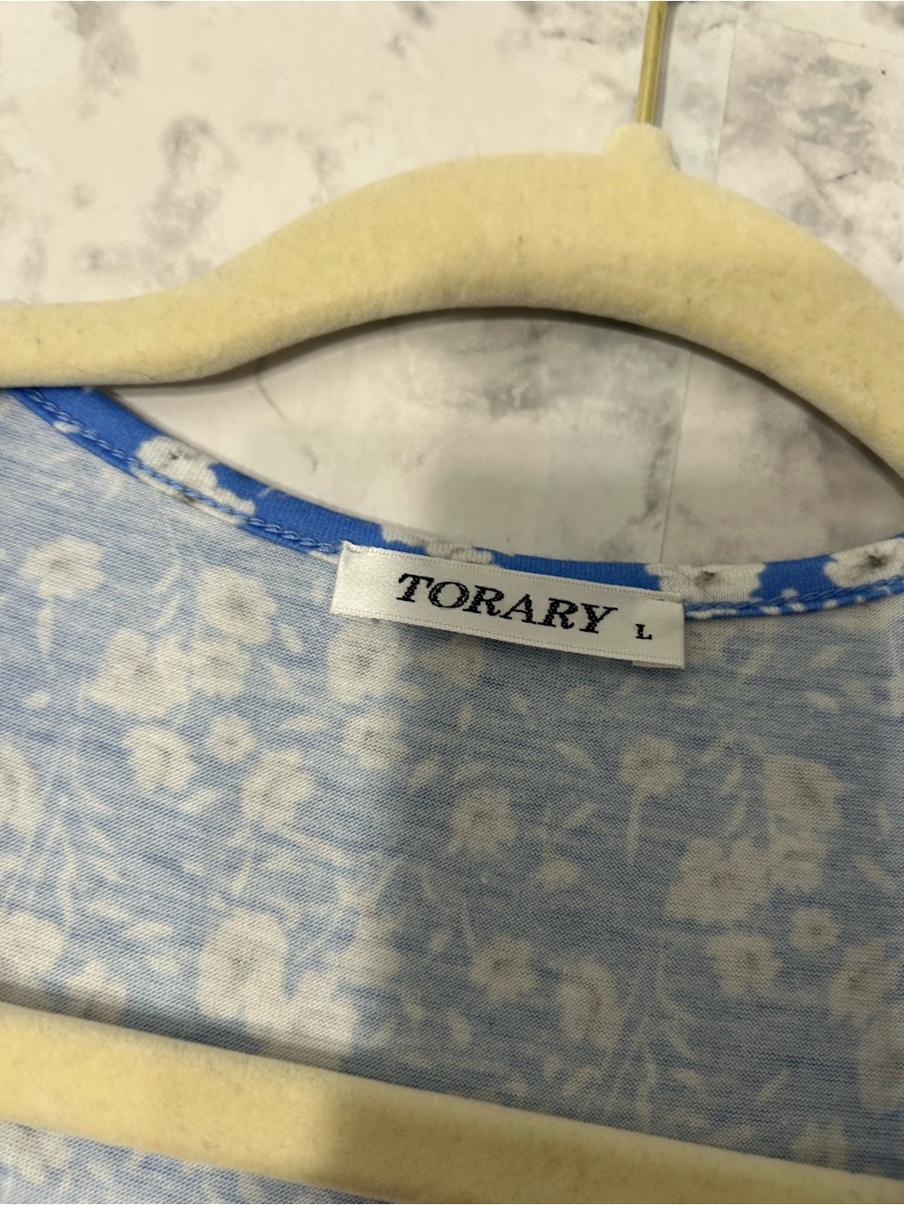 Torary Blue and White Floral V-Neck Dress
59 - Picture 3 of 9